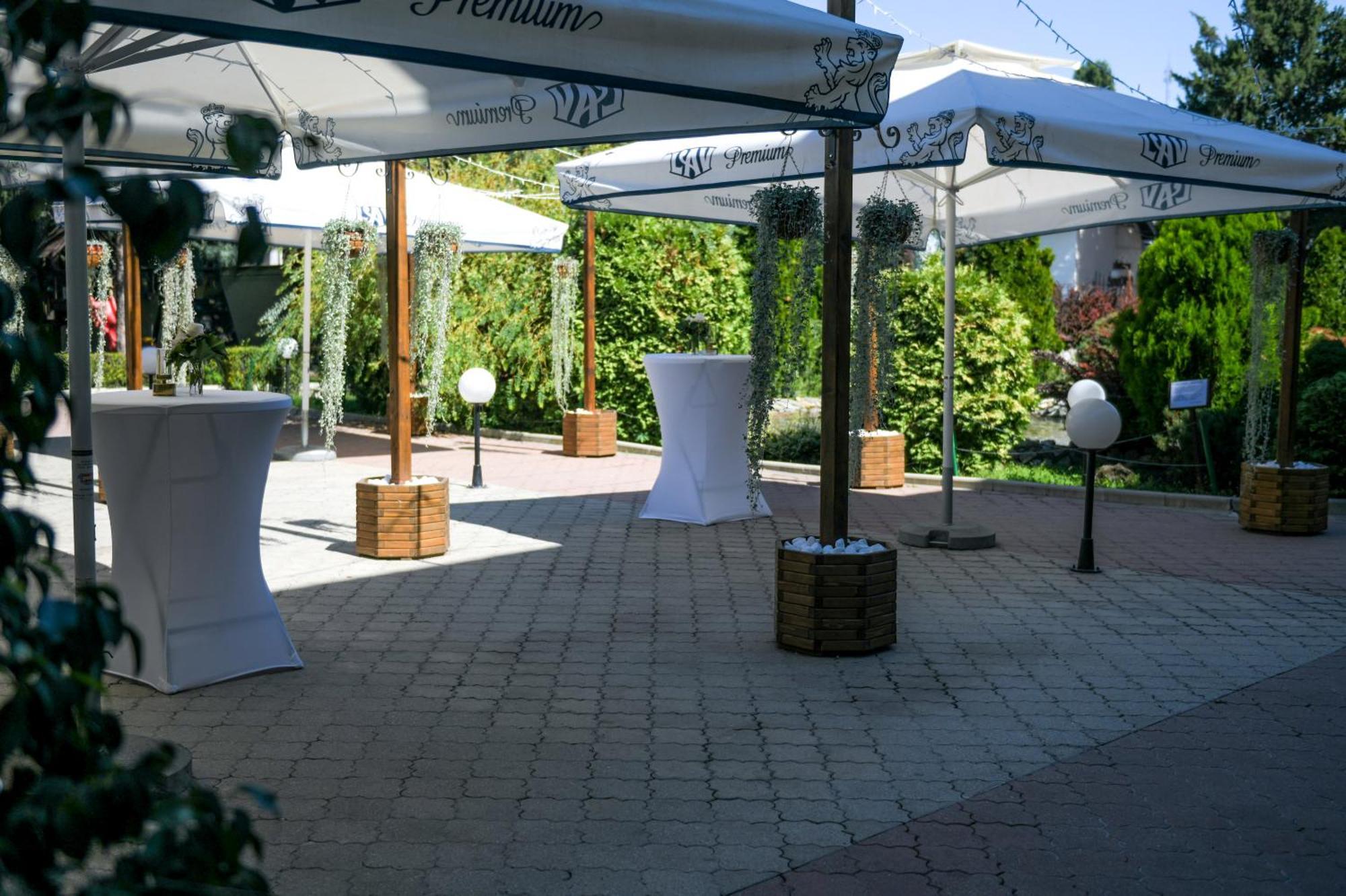 Hotel Fontana Backa Palanka Bagian luar foto