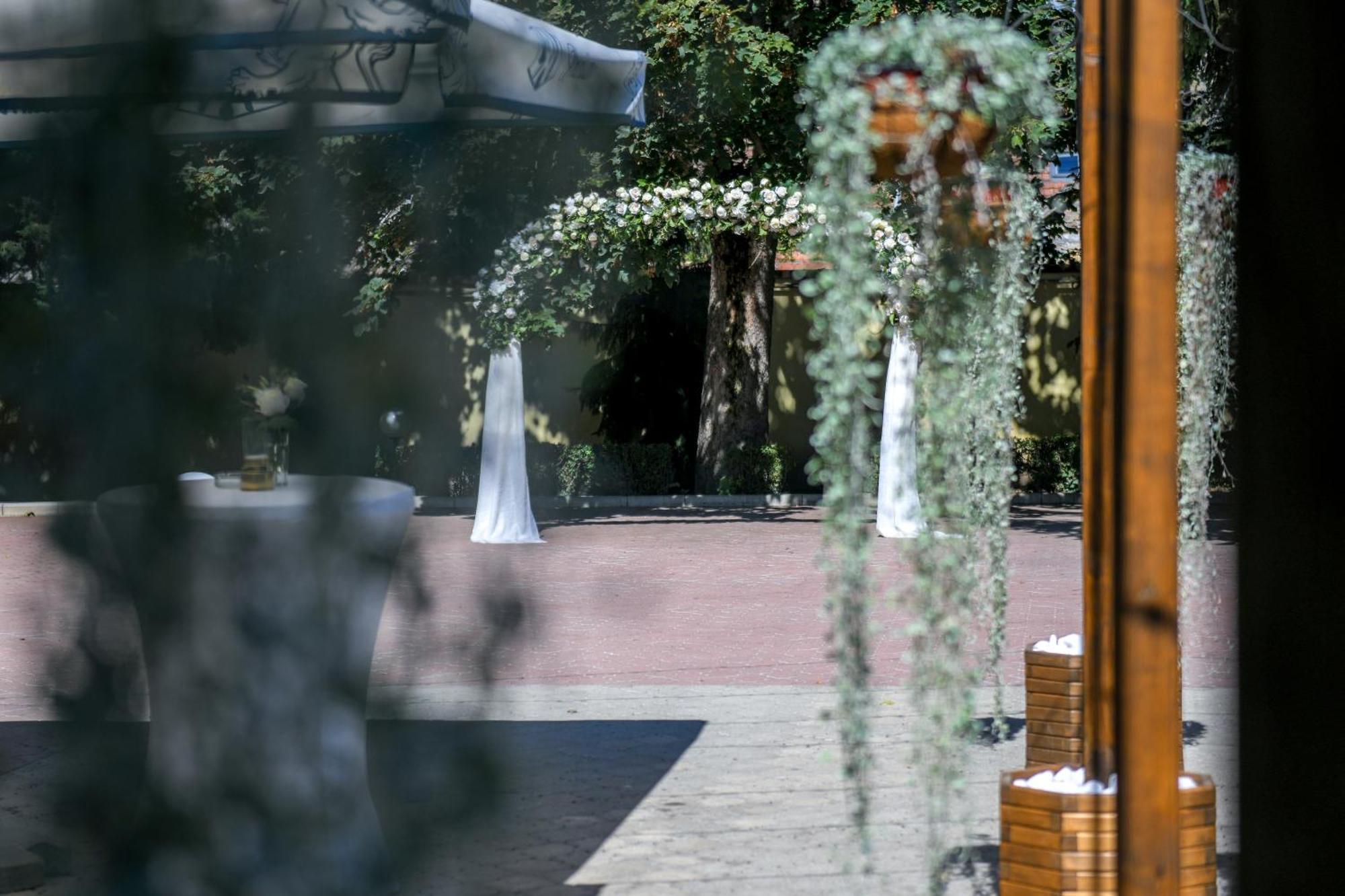 Hotel Fontana Backa Palanka Bagian luar foto