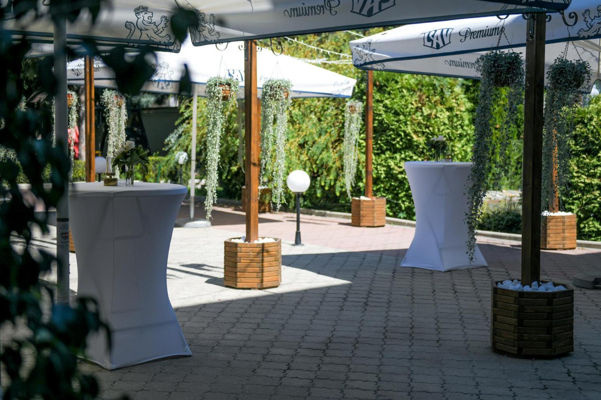 Hotel Fontana Backa Palanka Bagian luar foto
