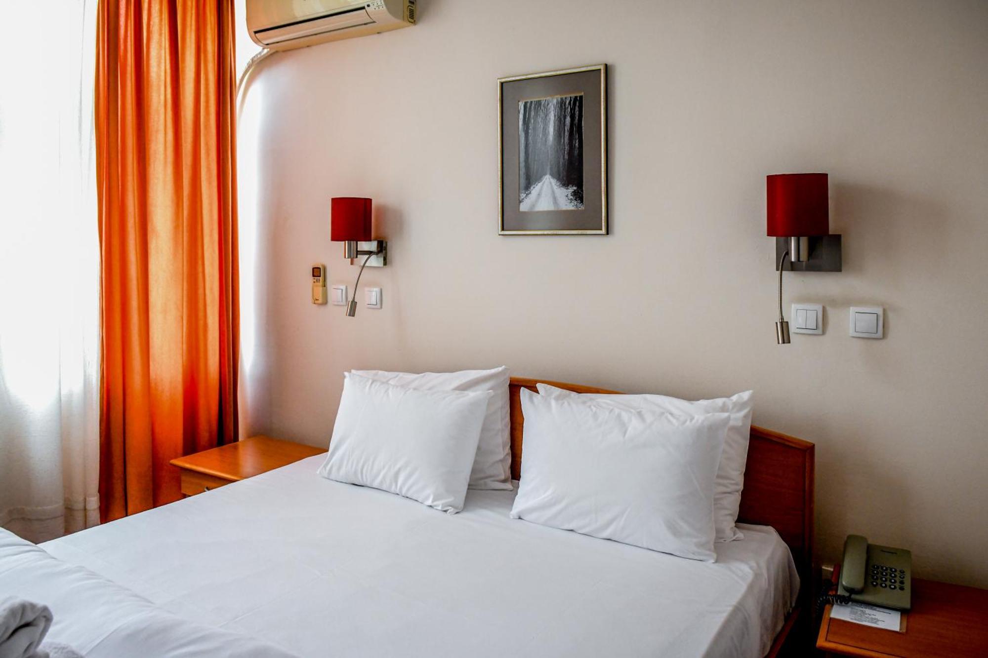 Hotel Fontana Backa Palanka Bagian luar foto