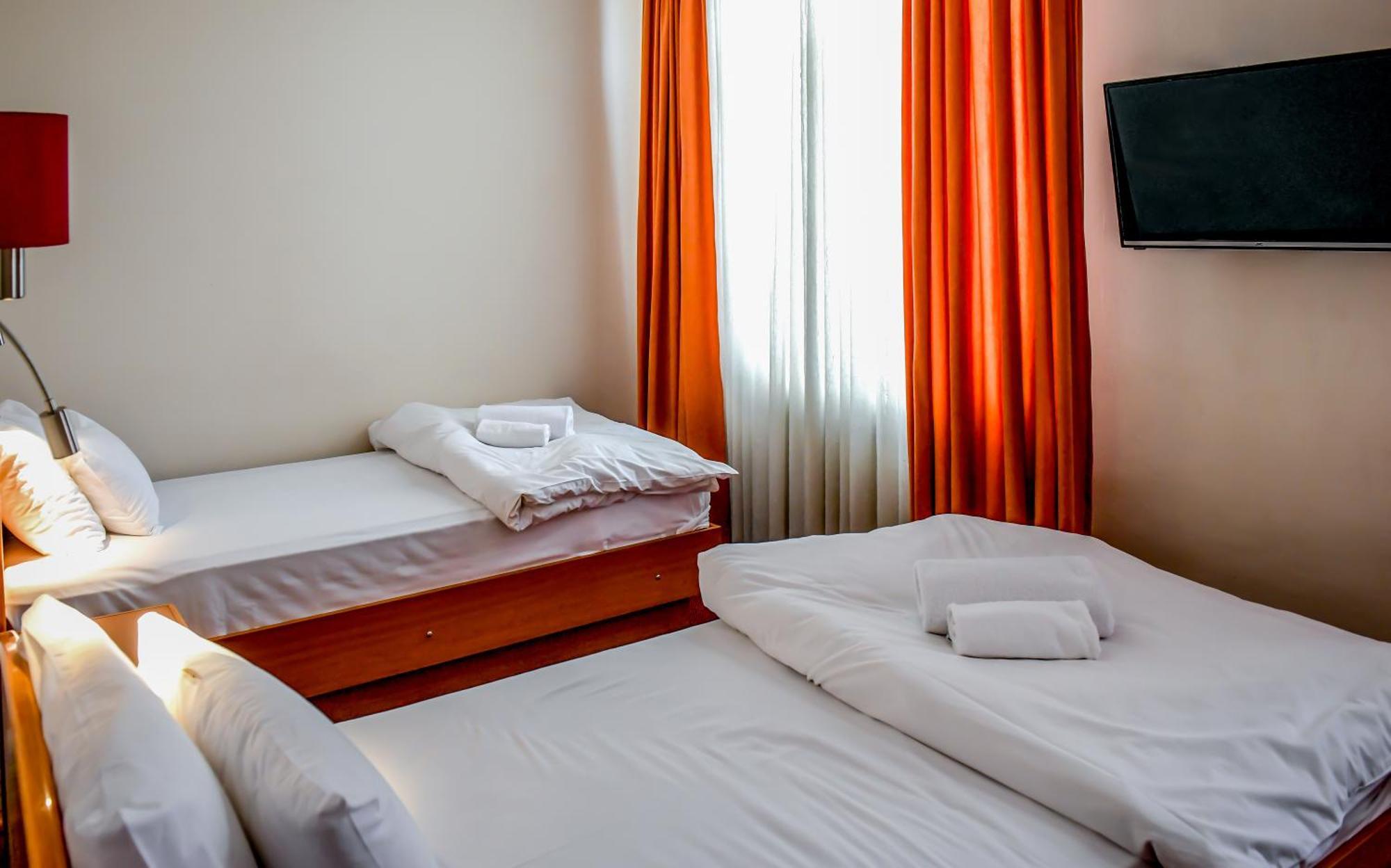 Hotel Fontana Backa Palanka Bagian luar foto