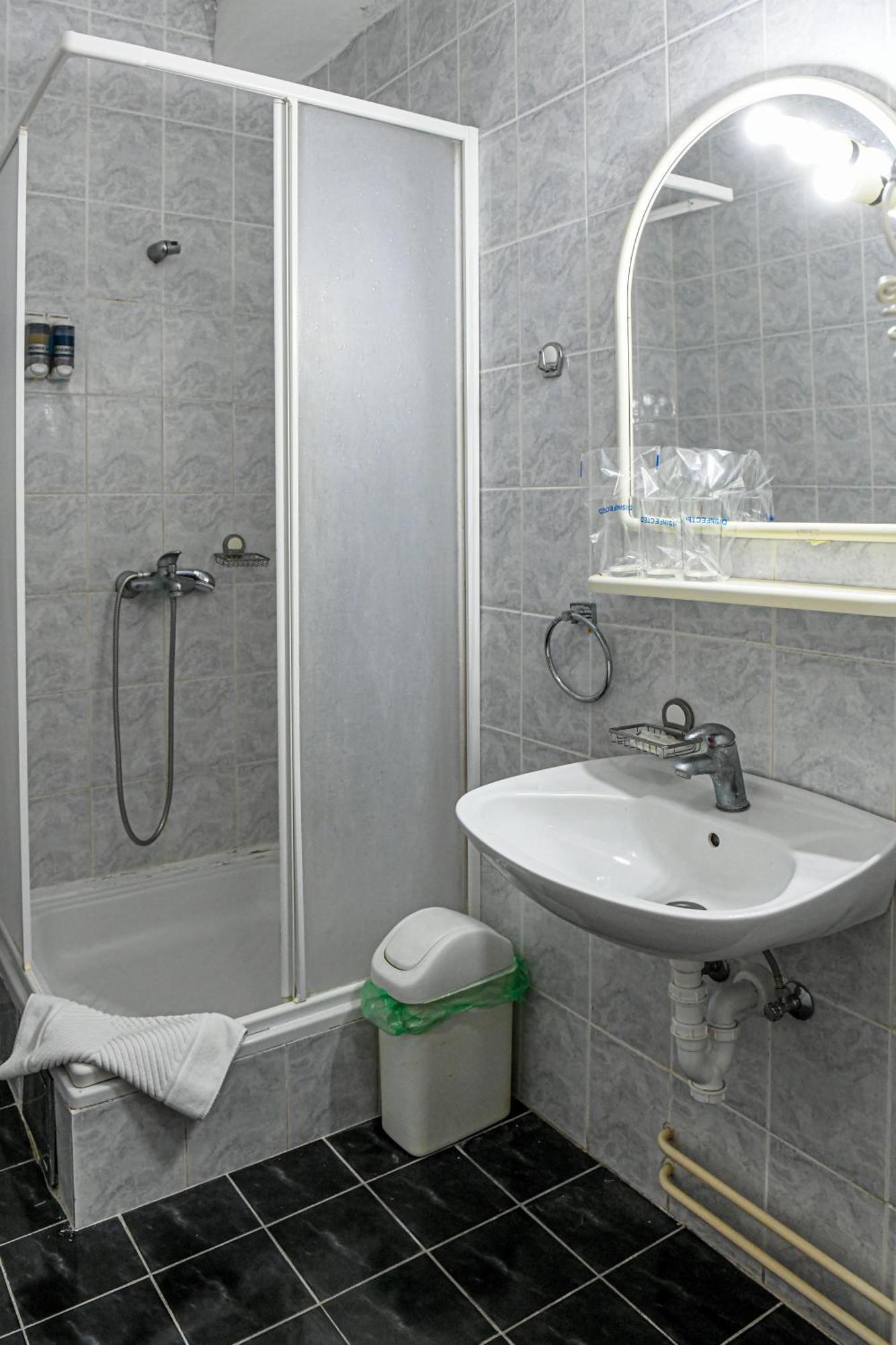 Hotel Fontana Backa Palanka Bagian luar foto