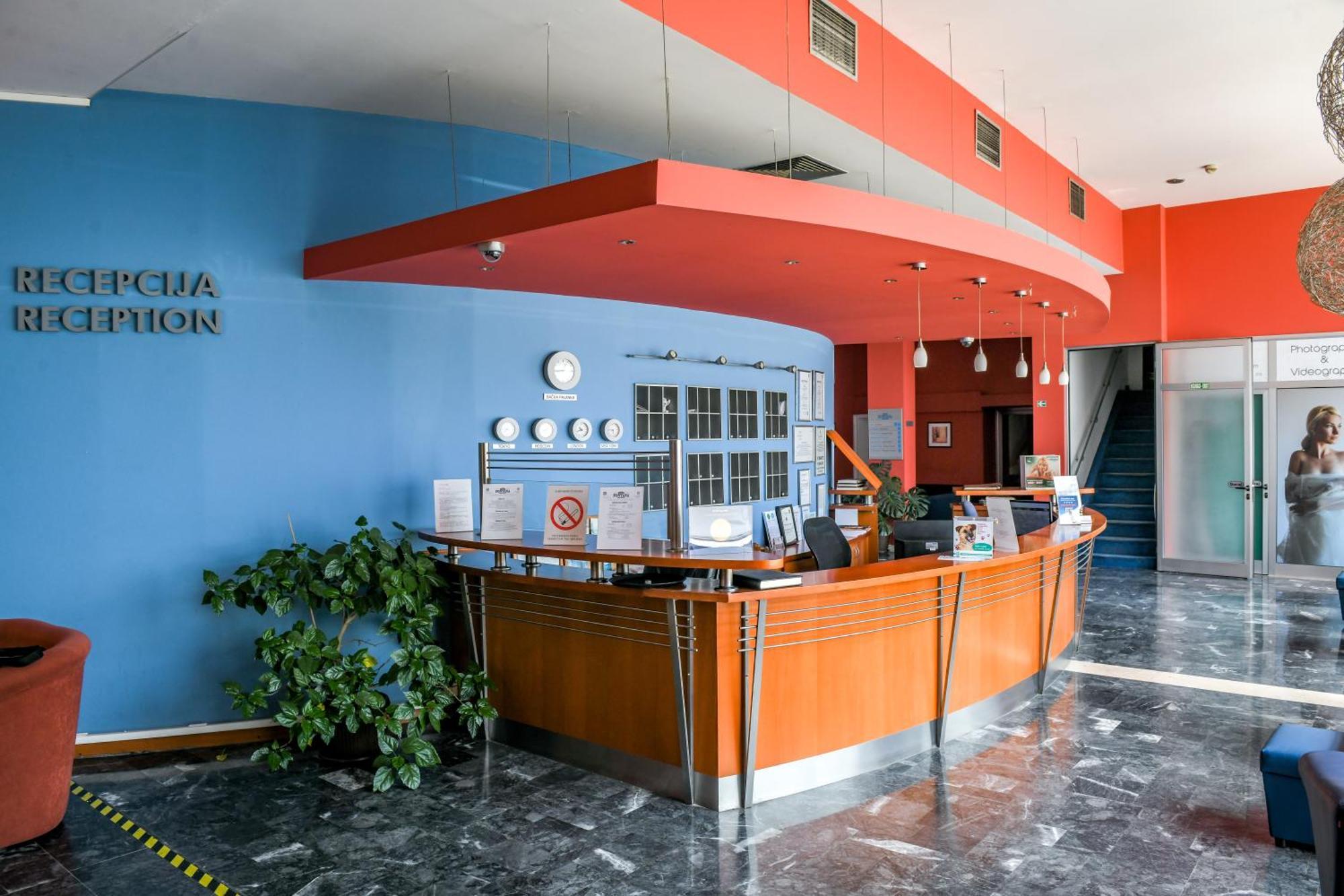 Hotel Fontana Backa Palanka Bagian luar foto