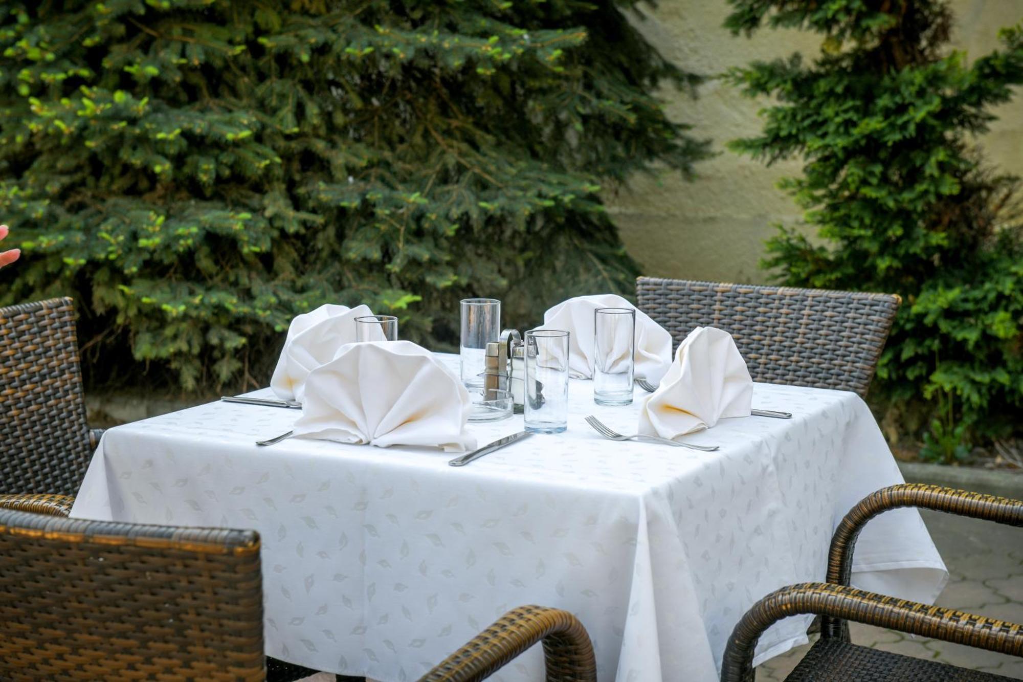 Hotel Fontana Backa Palanka Bagian luar foto
