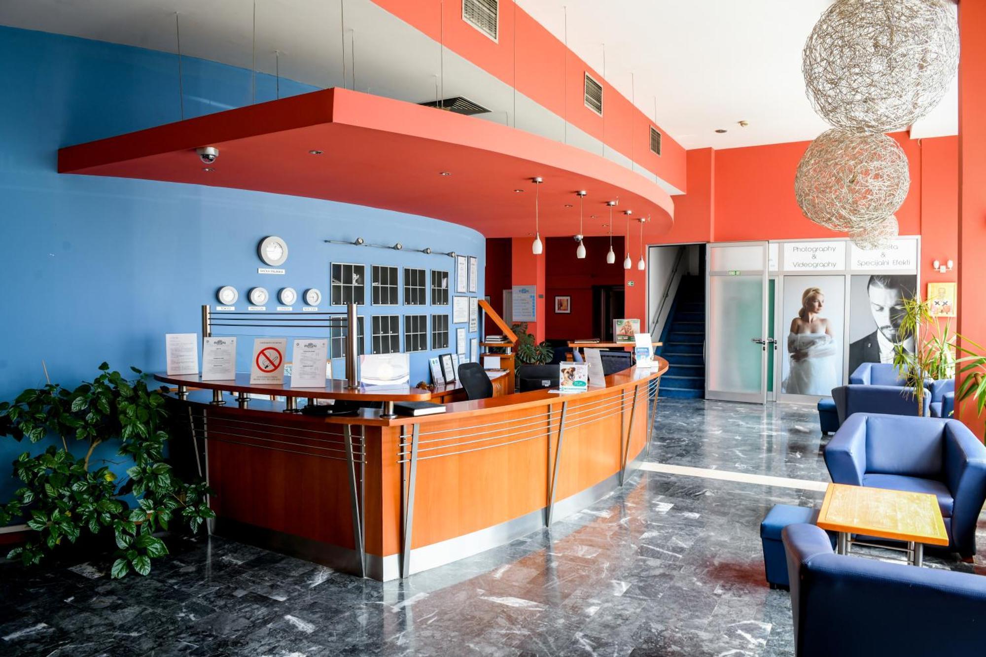 Hotel Fontana Backa Palanka Bagian luar foto